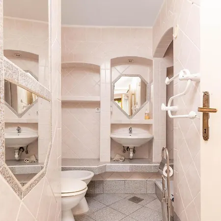 Apartamento With Wifi Basanija, Umag - 7148 *